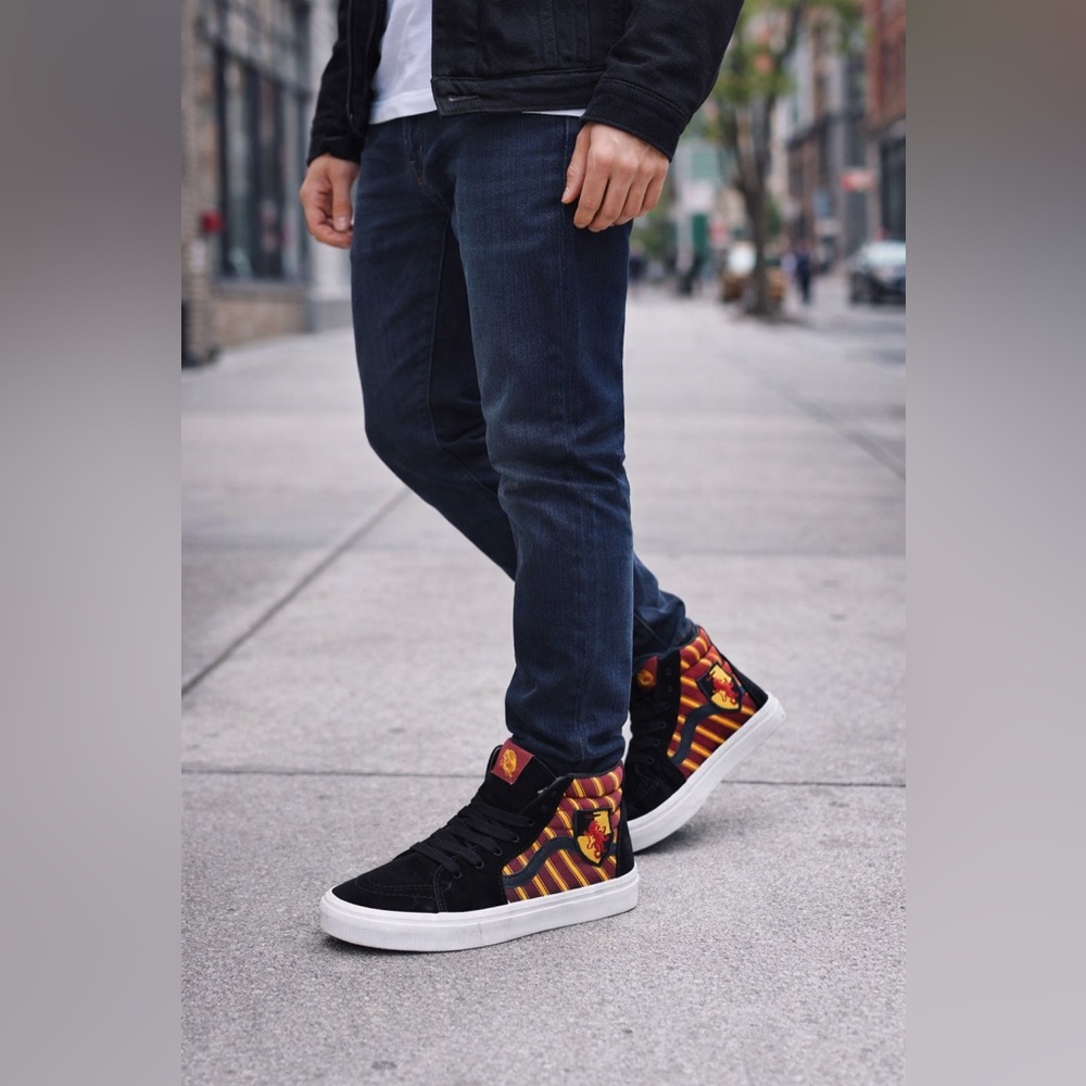 VANS || Harry Potter “Gryffindor” Sk8-Hi Unisex Sneakers. Sz. 5.5 Men - 7 WM